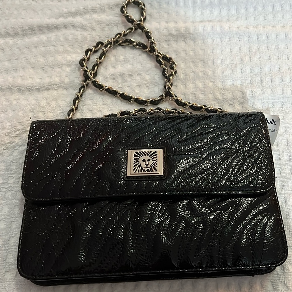 Chic Anna Klein Textured Clutch: Your Perfect Evening Companion